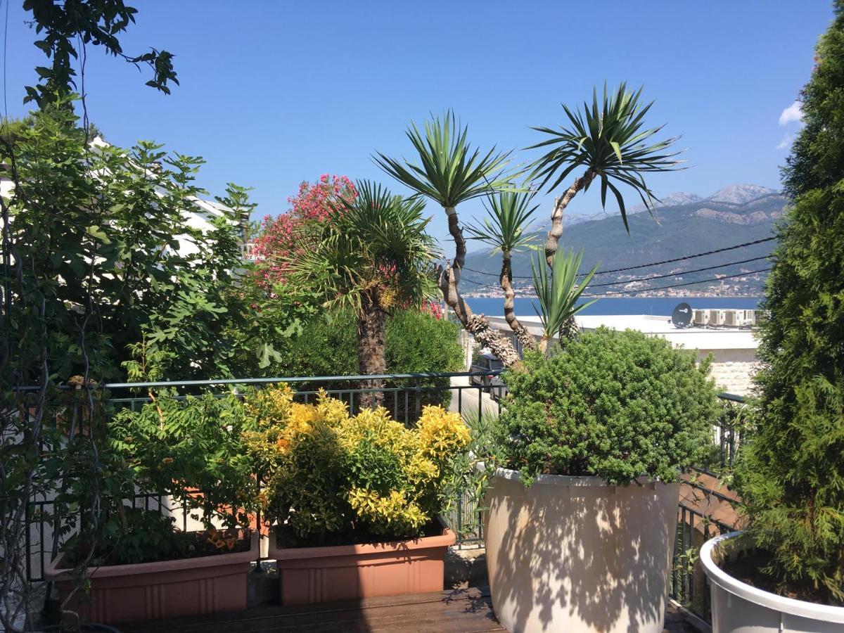 Apartment Tri Kiparisa Tivat Exterior foto