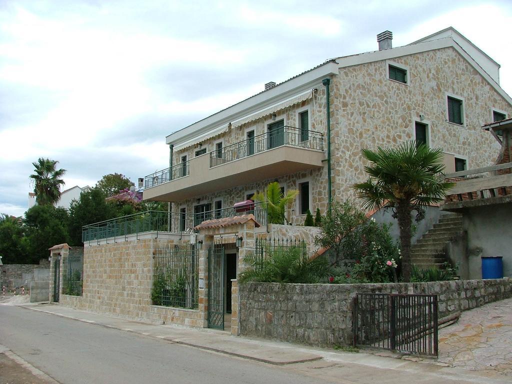 Apartment Tri Kiparisa Tivat Quarto foto